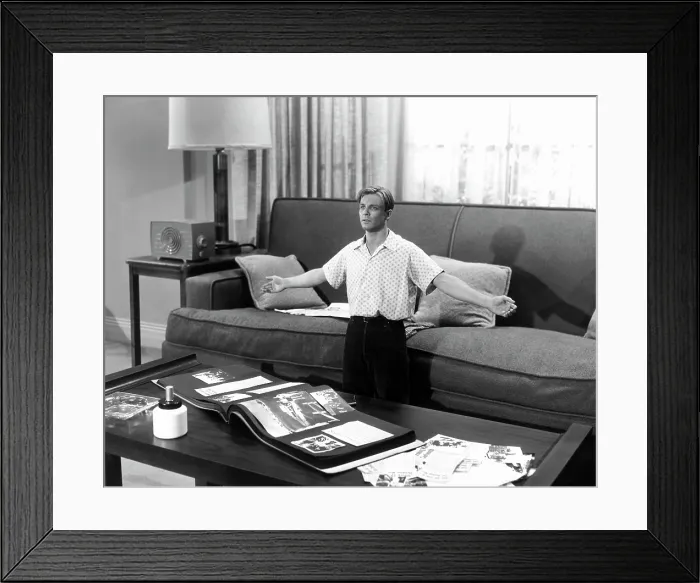 Framed Print : THE INCREDIBLE SHRINKING MAN, Grant Williams, 1957 Framed Print : THE INCREDIBLE SHRINKING MAN, Grant Williams, 1957