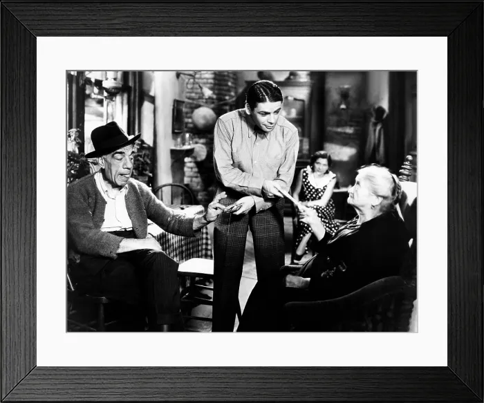 Framed Print : SCARFACE, Paul Muni (standing), 1932 Framed Print : SCARFACE, Paul Muni (standing), 1932