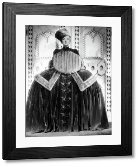 Framed Print : THE SCARLET EMPRESS, Marlene Dietrich, 1934