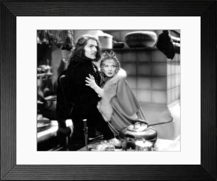 Framed Print : THE SCARLET EMPRESS, John Lodge, Marlene Dietrich, 1934
