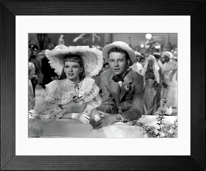 Framed Print : MEET ME IN ST. LOUIS, Judy Garland, Tom Drake, 1944 Framed Print : MEET ME IN ST. LOUIS, Judy Garland, Tom Drake, 1944