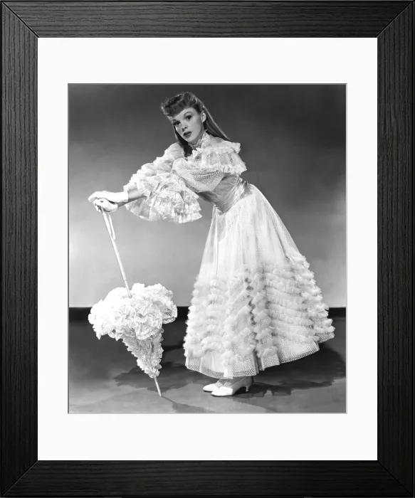 Framed Print : MEET ME IN ST. LOUIS, Judy Garland, 1944 Framed Print : MEET ME IN ST. LOUIS, Judy Garland, 1944
