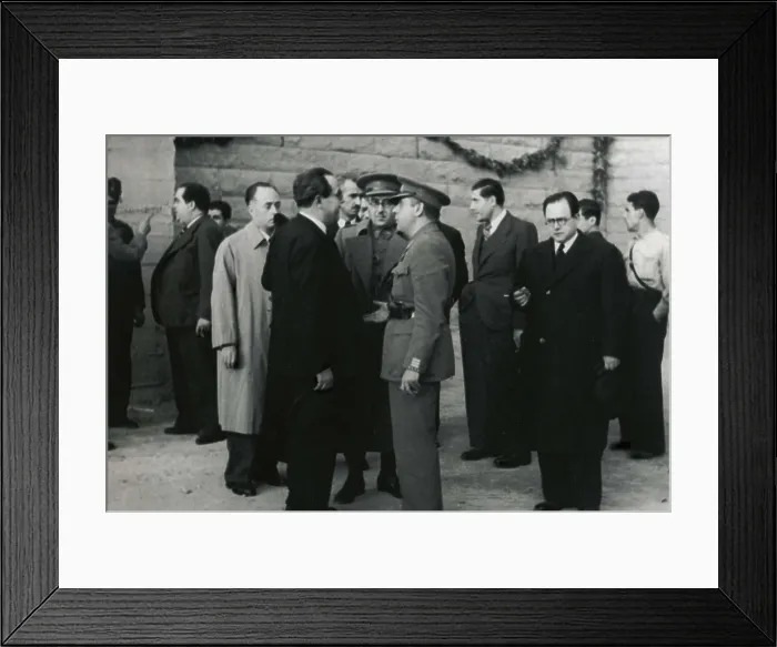 Framed Print : SPAIN. Barcelona. Spanish Civil War (1936-1939). President Juan Negrn talking to the commissars of the International Brigades at the exit of restaurant Castillo de Vic, after a tribute lunch Framed Print : SPAIN. Barcelona. Spanish Civil War (1936-1939). President Juan Negrn talking to the commissars of the International Brigades at the exit of restaurant Castillo de Vic, after a tribute lunch