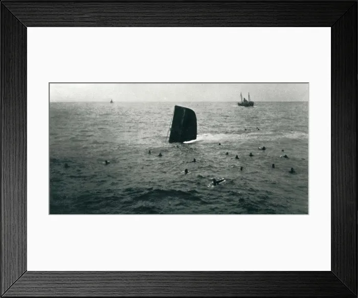 Framed Print : Spanish Civil War (1936-1939). Sinking of the republican submarine B6 (August 1936). The crew swimming towards the nationalist torpedo boat Velasco. SPAIN Framed Print : Spanish Civil War (1936-1939). Sinking of the republican submarine B6 (August 1936). The crew swimming towards the nationalist torpedo boat Velasco. SPAIN
