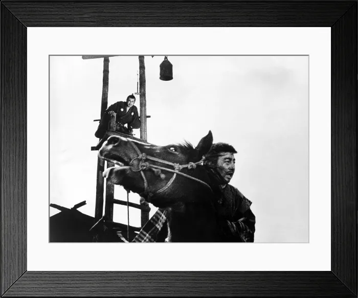 Framed Print : YOJIMBO, Toshiro Mifune (on scaffold), 1961 Framed Print : YOJIMBO, Toshiro Mifune (on scaffold), 1961