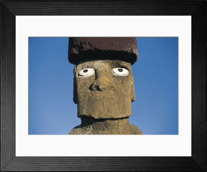 Framed Print : CHILE. VALPARAISO. Ahu Ko Te Riku. Easter Island. Rapa Nui National Park. Moai with itd stone hat and coral eyes. AISA / Everett Collection**US SALES ONLY** Framed Print : CHILE. VALPARAISO. Ahu Ko Te Riku. Easter Island. Rapa Nui National Park. Moai with itd stone hat and coral eyes. AISA / Everett Collection**US SALES ONLY**