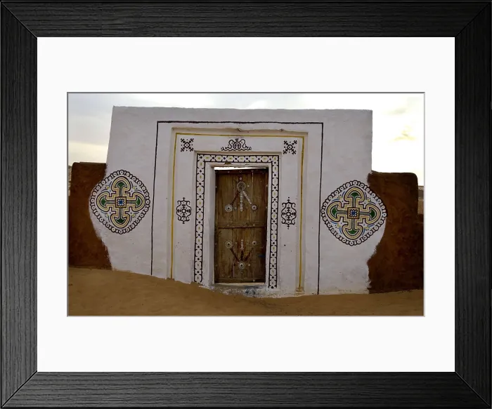 Framed Print : MAURETANIA. HODH ECH CHARGUI. Oualata. Decorated door and faade. AISA / Everett Collection**US SALES ONLY**