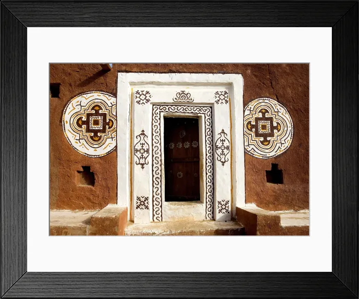 Framed Print : MAURETANIA. HODH ECH CHARGUI. Oualata. Decorated door. AISA / Everett Collection**US SALES ONLY**