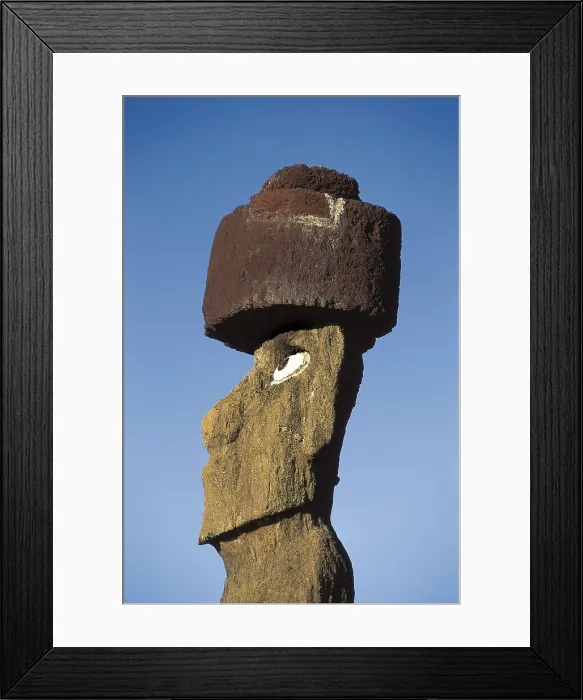 Framed Print : CHILE. VALPARAISO. Ahu Ko Te Riku. Easter Island. Rapa Nui National Park. Moai with itd stone hat and coral eyes. AISA / Everett Collection**US SALES ONLY** Framed Print : CHILE. VALPARAISO. Ahu Ko Te Riku. Easter Island. Rapa Nui National Park. Moai with itd stone hat and coral eyes. AISA / Everett Collection**US SALES ONLY**