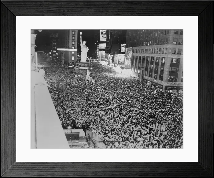 Framed Print : Huge crowd packed into Times Square, in a premature celebration of Japan's surrender. Before August 15, 1945. World War 2. (BSLOC_2014_10_266) Framed Print : Huge crowd packed into Times Square, in a premature celebration of Japan's surrender. Before August 15, 1945. World War 2. (BSLOC_2014_10_266)