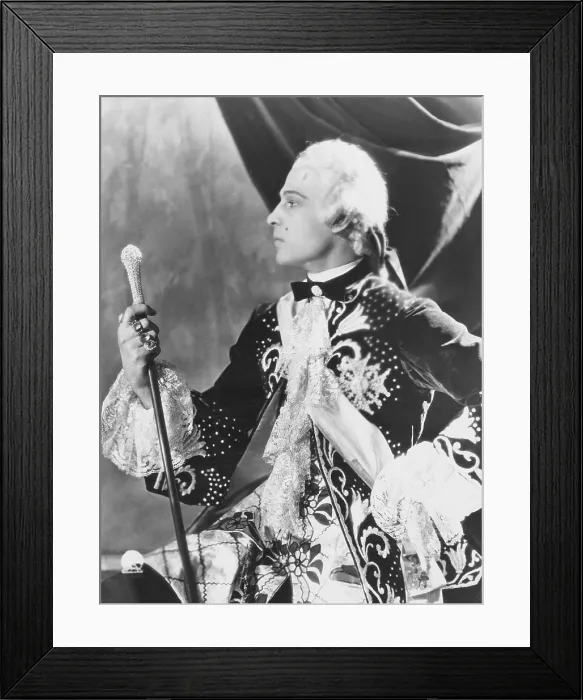 Framed Print : MONSIEUR BEAUCAIRE, Rudolph Valentino, 1924 Framed Print : MONSIEUR BEAUCAIRE, Rudolph Valentino, 1924