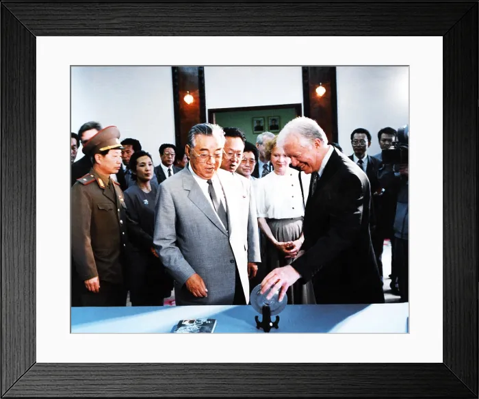 Framed Print : Former President Jimmy Carter and Roselynn Carter admire a gift from North Korean President Kim Il Sung, June 16, 1994