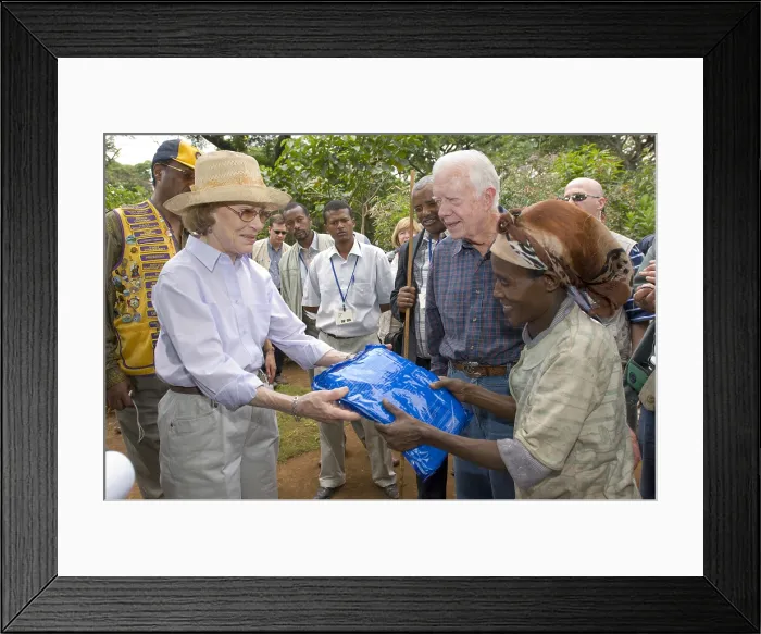 Framed Print : Former President Jimmy Carter and Rosalynn Carter in Afeta, Ethiopia, give their hostess a long-lasting insecticidal bed net, which prevents malaria