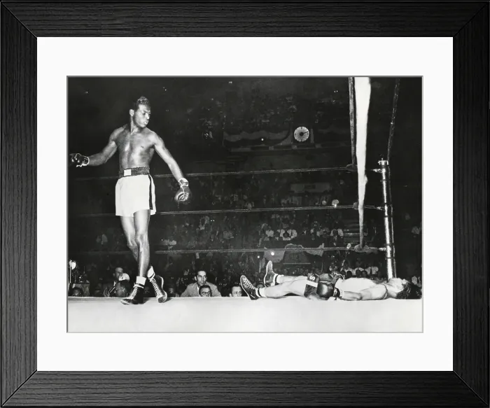 Framed Print : Sugar Ray Robinson, knocked out Filipino Flashy Sebastian in the first round. Madison Square Garden, August 29, 1947. - (BSLOC_2014_17_160)