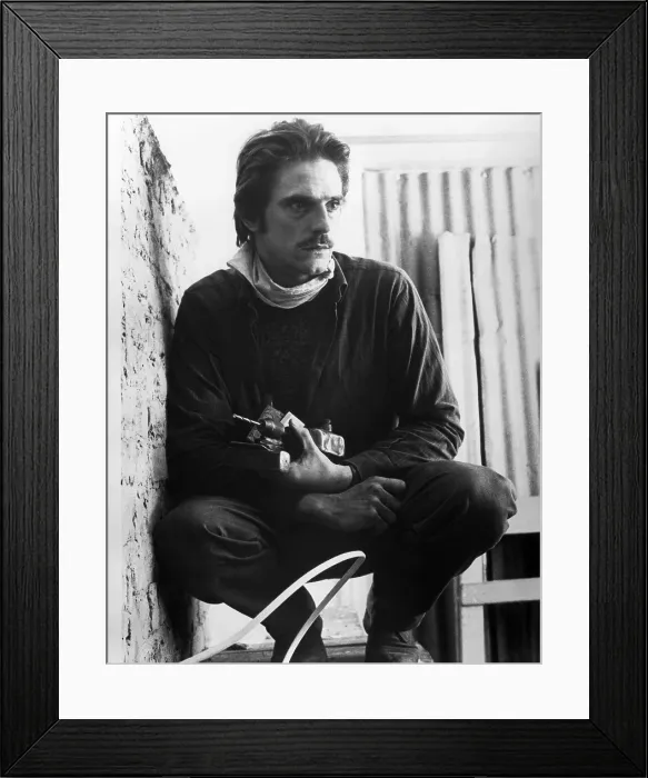 Framed Print : MOONLIGHTING, Jeremy Irons, 1982, (c) Universal / courtesy Everett Collection