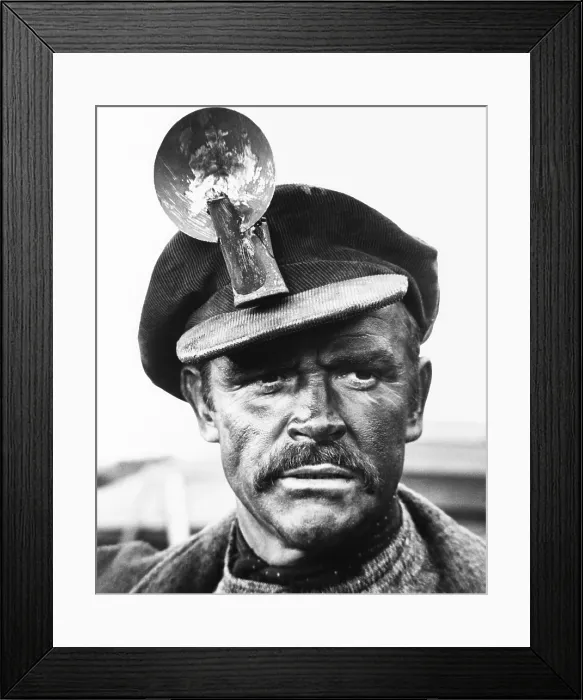 Framed Print : THE MOLLY MAGUIRES, Sean Connery, 1970 Framed Print : THE MOLLY MAGUIRES, Sean Connery, 1970
