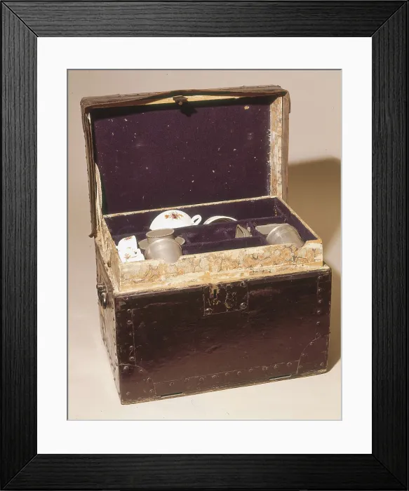 Framed Print : Campaign chest with tea set that the Duke of Wellington used during his command of the allied armies at the Spanish War of Independence