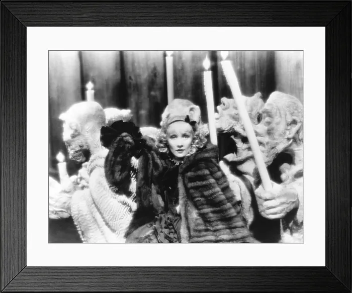 Framed Print : THE SCARLET EMPRESS, Marlene Dietrich as Catherine the Great, 1934