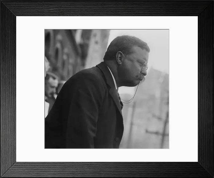 Framed Print : Colonel Theodore Roosevelt, speaking in Yonkers, New York. He spoke to a crowd of 6, 000 from the Balcony of Getty House hotel. It was the first of four speeches he made on Oct