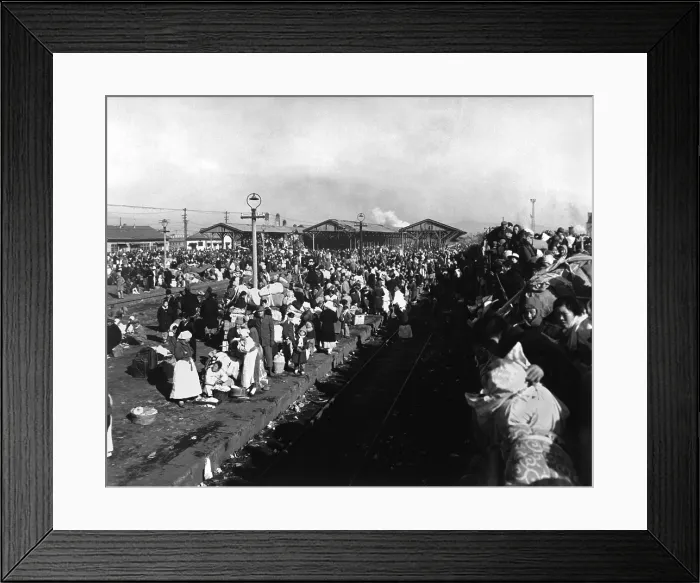 Framed Print : Refugees crowd railway depot at Inchon, Korea, Jan. 3, 1951 Framed Print : Refugees crowd railway depot at Inchon, Korea, Jan. 3, 1951