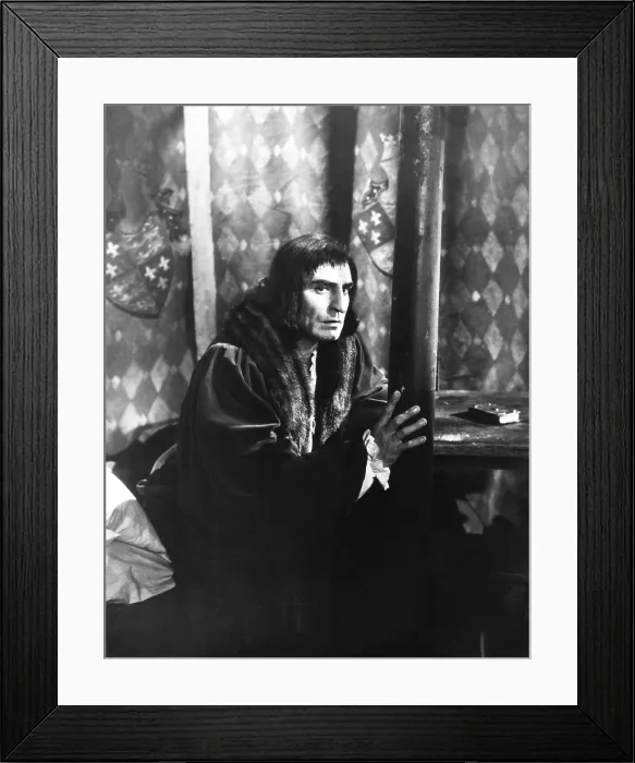 Framed Print : RICHARD III, Laurence Olivier, 1955 Framed Print : RICHARD III, Laurence Olivier, 1955