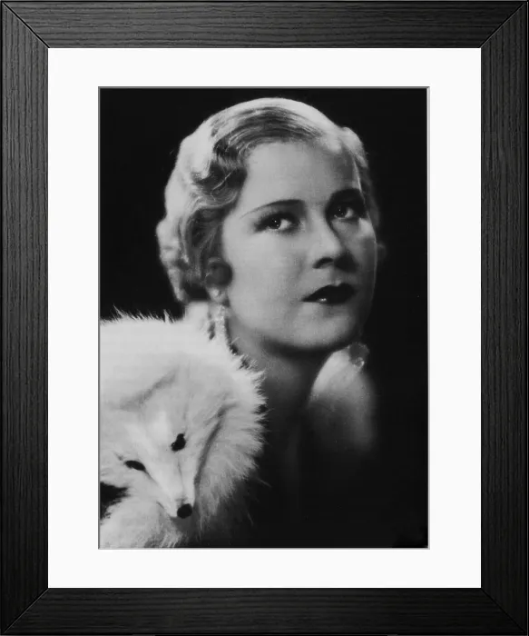 Framed Print : VIKTOR UND VIKTORIA, (aka VIKTOR AND VIKTORIA), Renate Muller, 1933