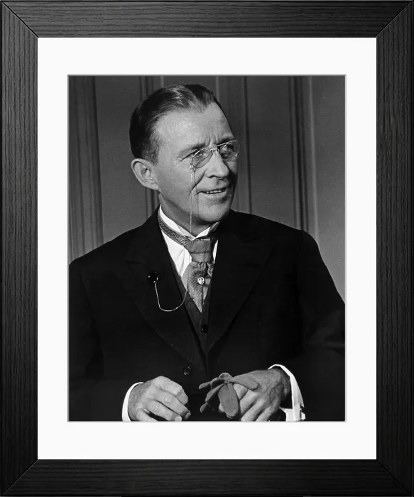 Framed Print : ROBIN AND THE 7 HOODS, Bing Crosby, 1964.. Courtesy: CSU Archives  /  Everett Collection