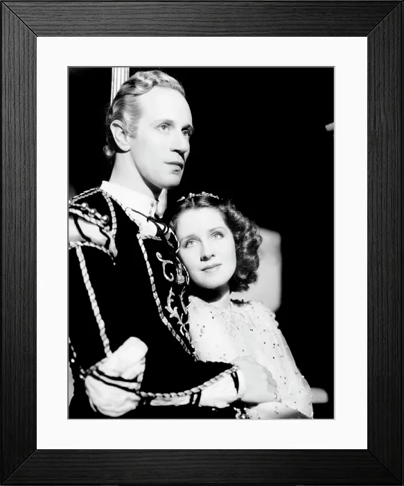 Framed Print : ROMEO AND JULIET, Leslie Howard, Norma Shearer, 1936