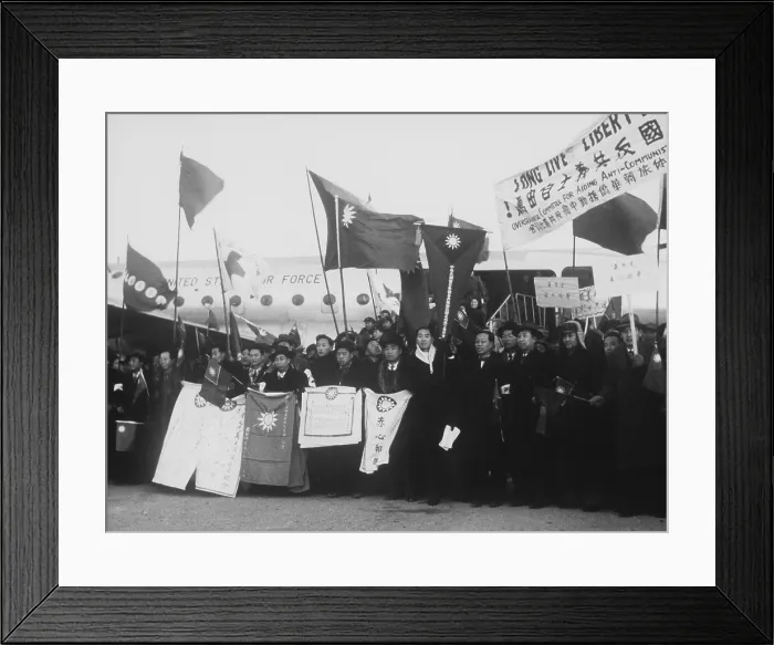 Framed Print : Crowds in Seoul, Korea, greet Chinese ex-POWs prior to their flight to Formosa. They were released through the U.N Framed Print : Crowds in Seoul, Korea, greet Chinese ex-POWs prior to their flight to Formosa. They were released through the U.N