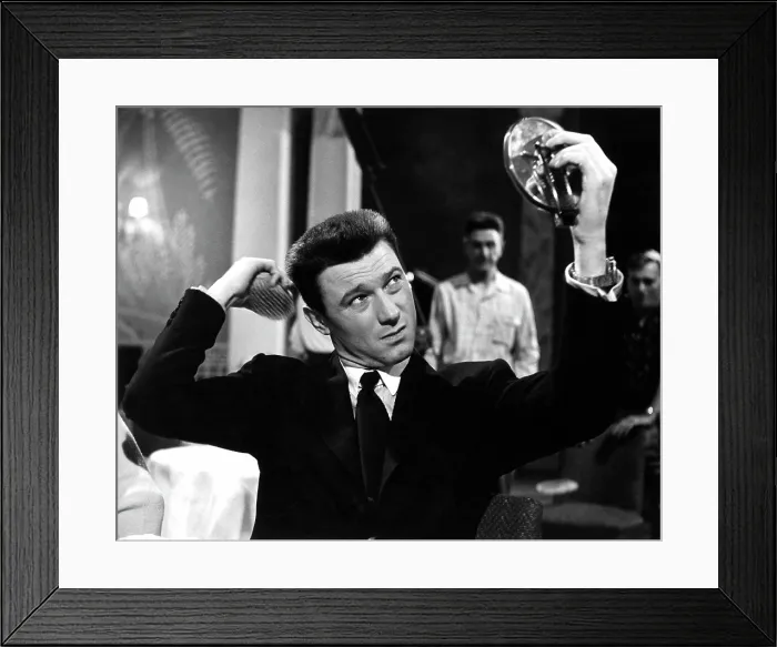Framed Print : ROOM AT THE TOP, Laurence Harvey, 1959