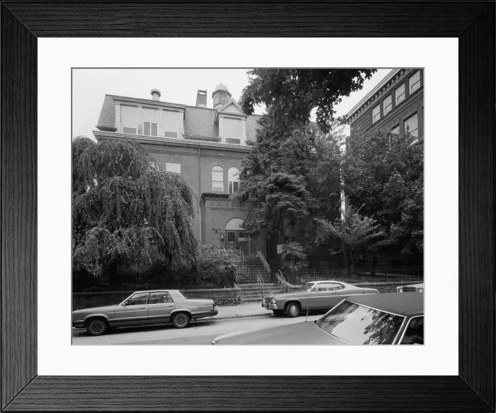 Framed Print : Yonkers, New York, ca. 1980. Public School No. 3, Hamilton Avenue between Ludlow and Morris Streets. Westchester County, NY. (BSLOC_2015_11_13)
