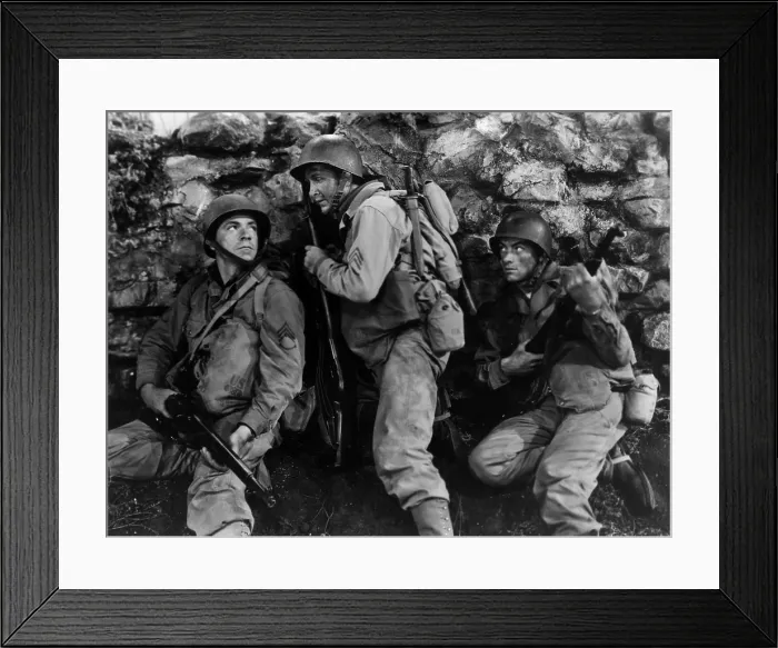 Framed Print : A WALK IN THE SUN, Dana Andrews, Lloyd Bridges, John Ireland, 1945 Framed Print : A WALK IN THE SUN, Dana Andrews, Lloyd Bridges, John Ireland, 1945