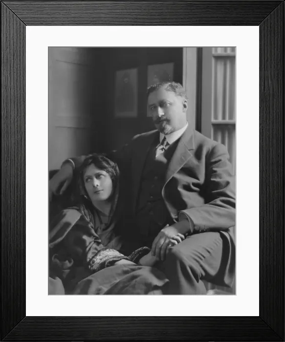 Framed Print : American dancer Isadora Duncan and Paris E. Singer, in 1916. They were romantically involved from 1909 to 1916, when this photo was taken by Society photographer Arnold Genthe
