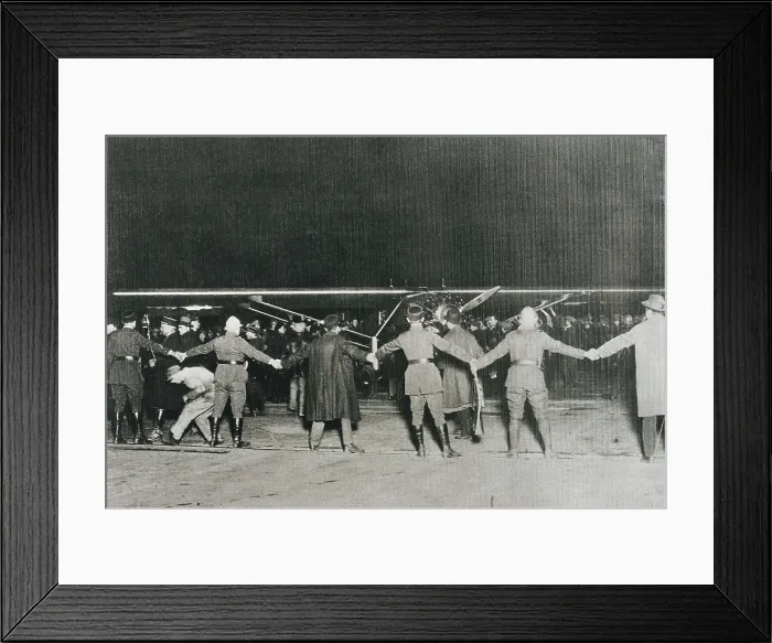 Framed Print : Lindbergh, Charles A. (1902-1974). Lindbergh's arrival to Paris on his monoplane 'Spirit of Saint Louis', with which he made the crossing from New York to Paris Framed Print : Lindbergh, Charles A. (1902-1974). Lindbergh's arrival to Paris on his monoplane 'Spirit of Saint Louis', with which he made the crossing from New York to Paris
