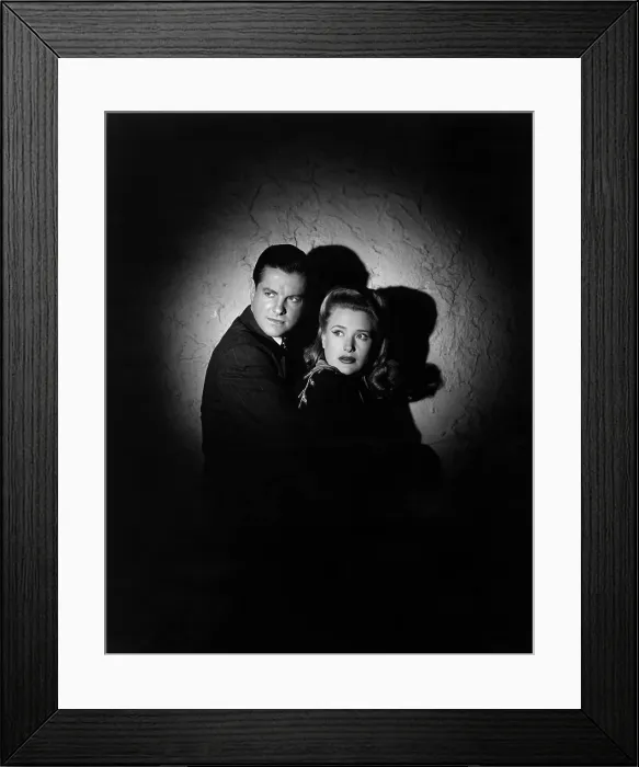 Framed Print : SABOTEUR, Robert Cummings, Priscilla Lane, 1942