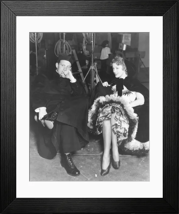 Framed Print : SAN FRANCISCO, from left: Spencer Tracy, Jeanette MacDonald on set, 1936
