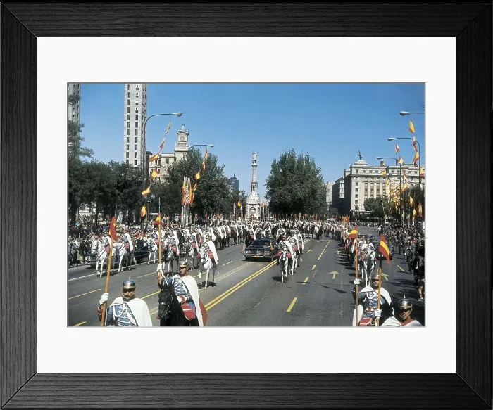 Framed Print : Visit of the President Nixon to Espaa (1970). Francisco Franco and Richard Nixon on an open-top car across Paseo de Recoletos in Madrid. AISA / Everett Collection**US SALES ONLY**