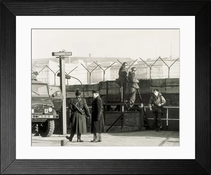 Framed Print : GERMANY. Berlin. Berlin Wall. Potsdam Square. The police of west Berlin looking the movement over the other side of the wall. AISA / Everett Collection**US SALES ONLY**