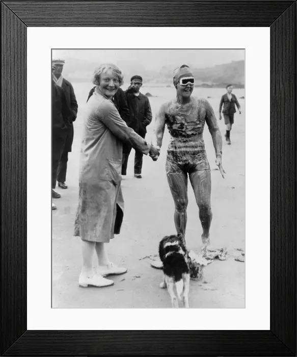 Framed Print : Swimmer Gertrude Ederle, at Cape Griz Nez, France, beginning her successful attempt to swim the English Channel, August 6, 1926