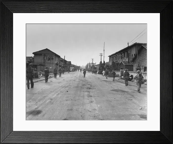 Framed Print : Korea Marines pass through Inchon with little resistance from the North Korean Army. By the evening of Sept. 16, 1950, they advanced six miles inland. Korean War, 1950-53