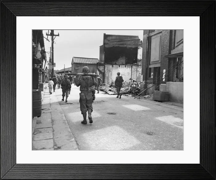 Framed Print : Men of the 1st Battalion, 5th Regiment, 1st Marine Division advance through Inchon, Korea. Sept. 16, 1950. Korean War, 1950-53. (BSLOC_2014_11_46) Framed Print : Men of the 1st Battalion, 5th Regiment, 1st Marine Division advance through Inchon, Korea. Sept. 16, 1950. Korean War, 1950-53. (BSLOC_2014_11_46)