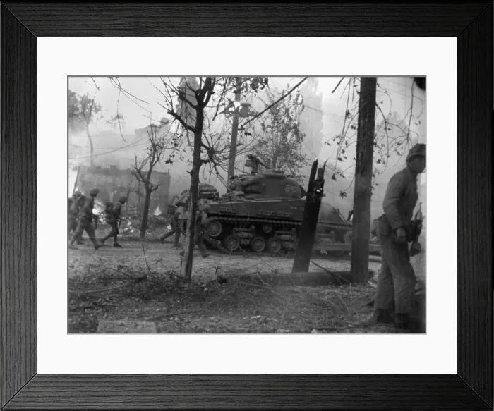 Framed Print : United Nations troops fighting on the outskirts of Seoul, Korea. Ca. Sept. 18-21, 1950 Framed Print : United Nations troops fighting on the outskirts of Seoul, Korea. Ca. Sept. 18-21, 1950