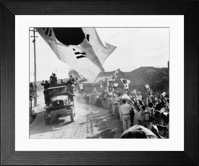 Framed Print : U.S. First Cavalry Division troops pass cheering Koreans north of Seoul on the way to the 38th parallel