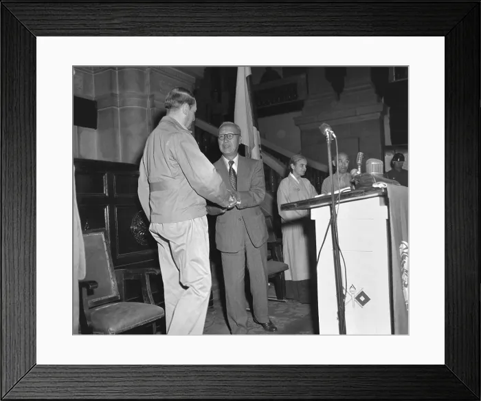 Framed Print : South Korean President Syngman Rhee accepting the return of the battered capital of Seoul from Gen. Douglas MacArthur. Sept 29, 1950. In the background is Mrs. Syngman Rhee