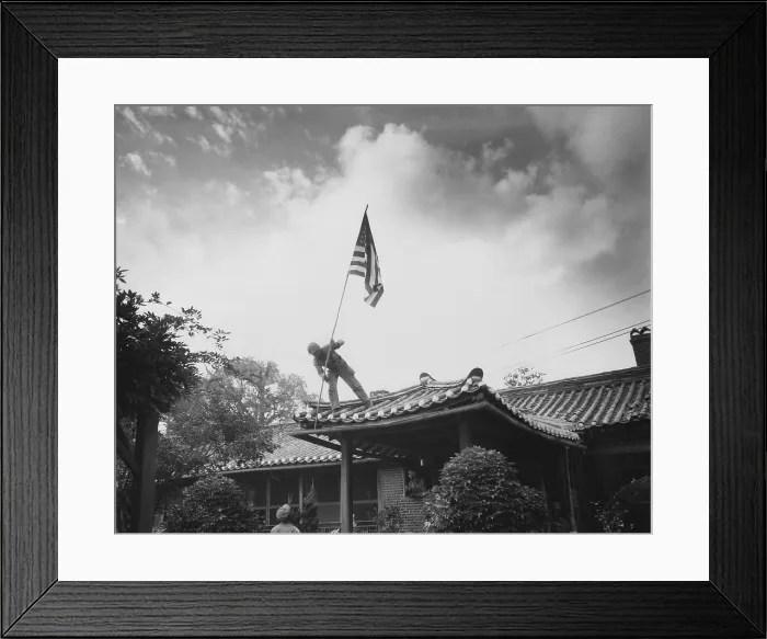 Framed Print : Marine raises U.S. flag at American consulate in Seoul, while fighting for the city raged around the compound. 2nd Battle of Seoul, Sept. 27, 1950. Korean War, 1950-53