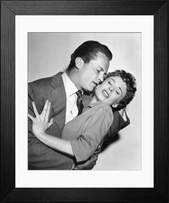 Framed Print : KISS ME DEADLY, from left: Ralph Meeker, Cloris Leachman, 1955