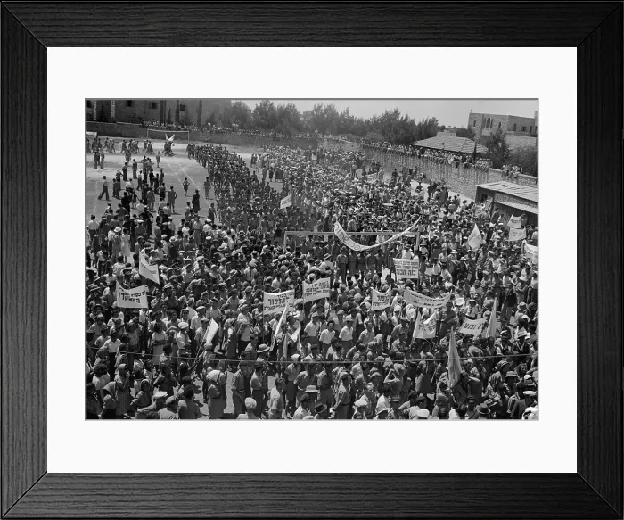 Framed Print : Jewish protest against Palestine White Paper, May 18, 1939. Demonstration at the Rehavia gymnasium in Jerusalem