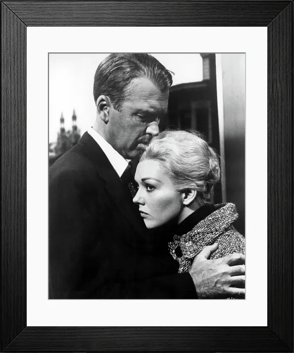 Framed Print : VERTIGO, James Stewart, Kim Novak, 1958 Framed Print : VERTIGO, James Stewart, Kim Novak, 1958
