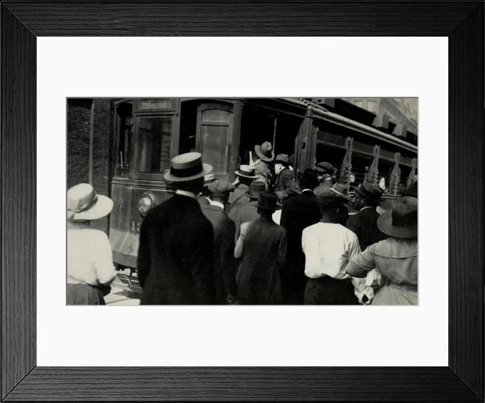 Framed Print : African Americans and Whites fleeing stock yard area during the Chicago race riot, July 27-Aug. 3, 1919. (BSLOC_2015_16_163)