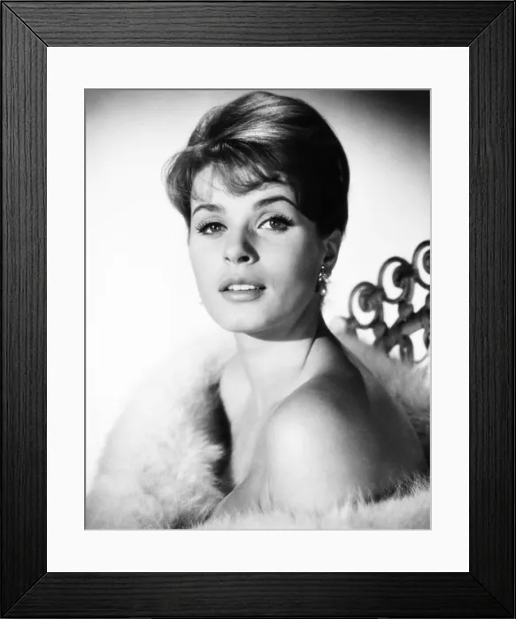 Framed Print : THE VICTORS, Senta Berger, 1963 Framed Print : THE VICTORS, Senta Berger, 1963